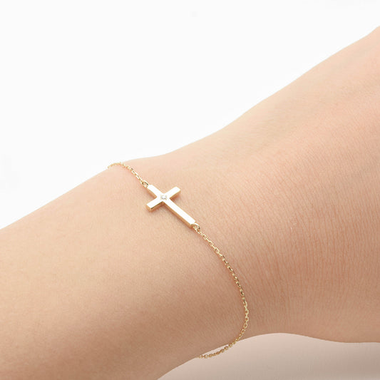 18金の十字架(クロス)と一粒ダイヤモンドのお守り ブレスレット 0.012ct