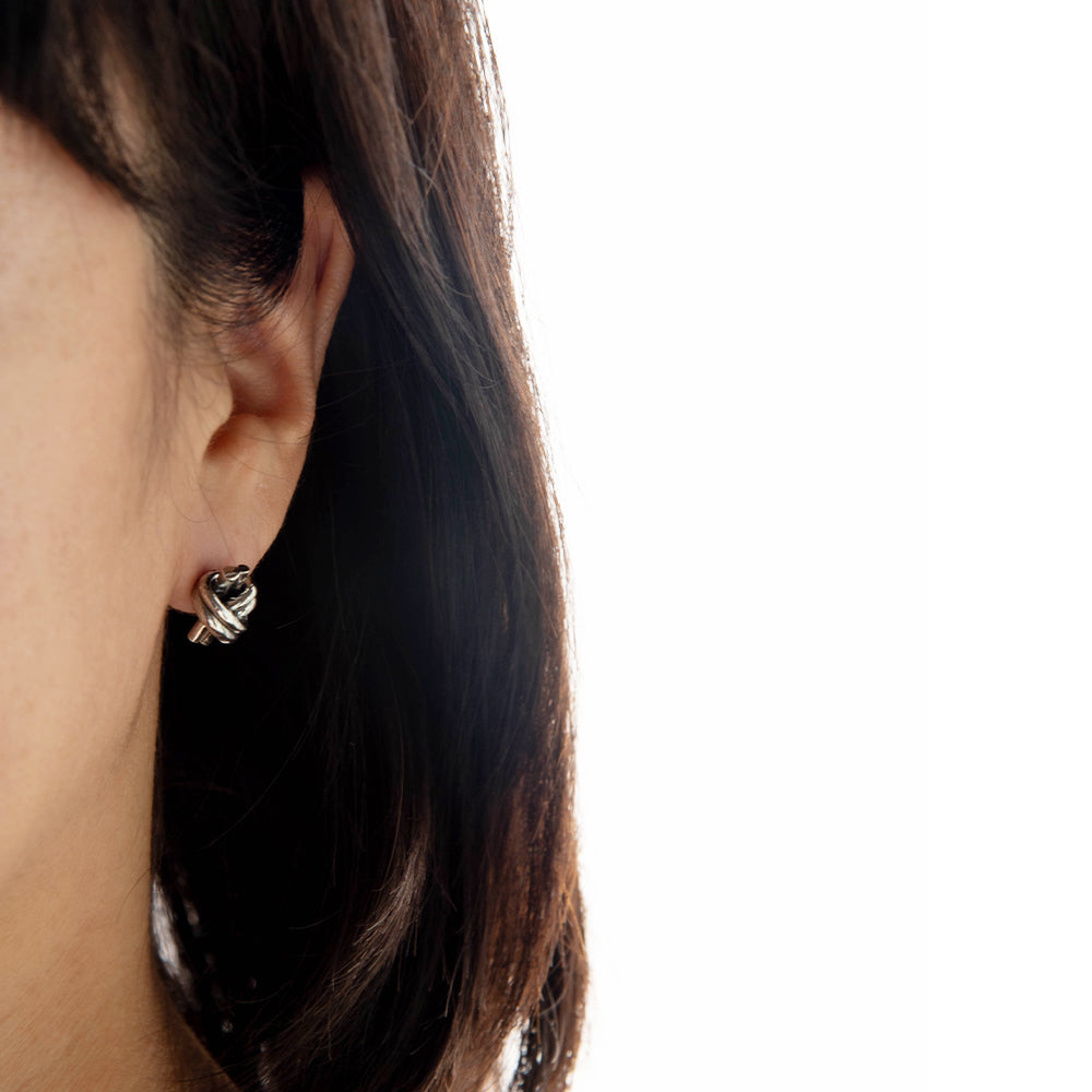 シルバー ノット ピアス 結び 「Knot pierce M」メンズ レディース 兼用 片耳