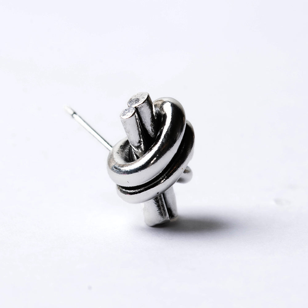シルバー ノット ピアス 結び 「Knot pierce M」メンズ レディース 兼用 片耳