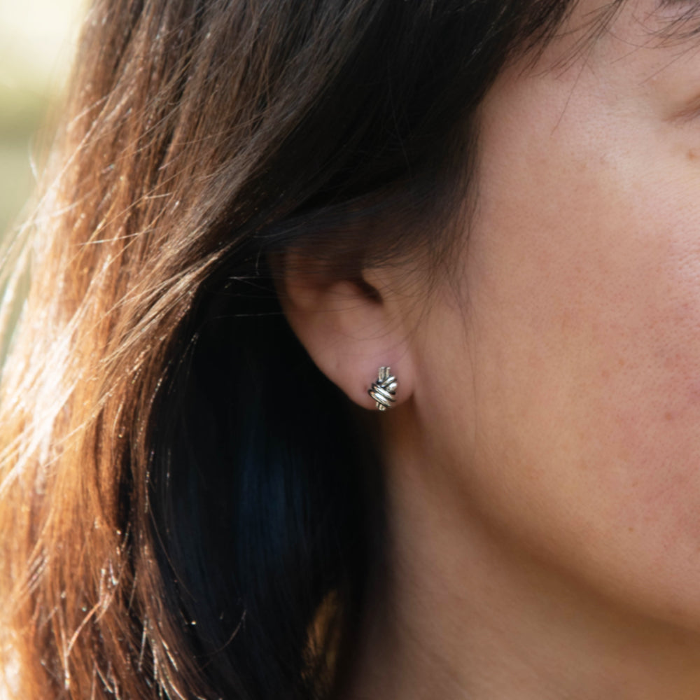 シルバー ノット ピアス 結び 「Knot pierce S」メンズ レディース 兼用 片耳