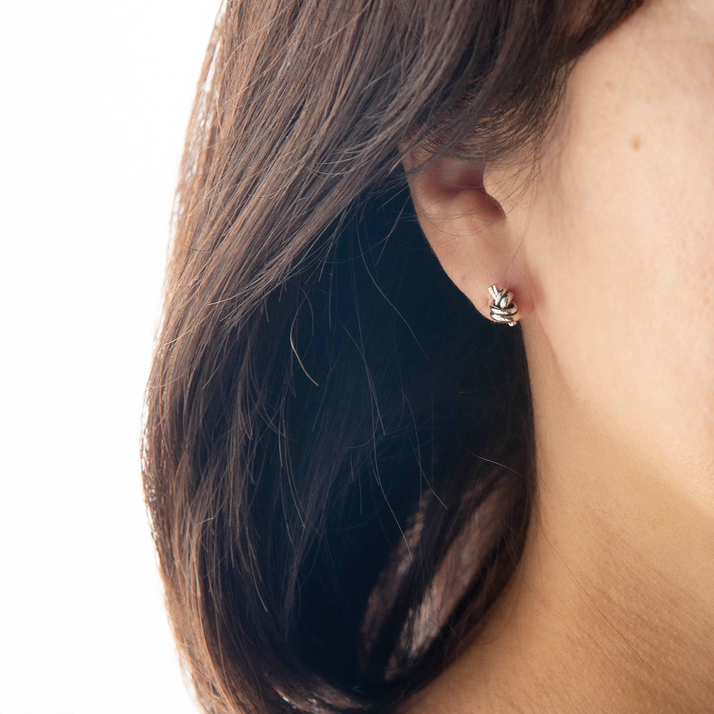 シルバー ノット ピアス 結び 「Knot pierce S」メンズ レディース 兼用 片耳