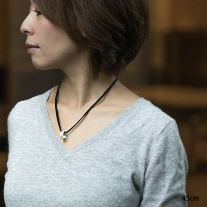 【本革スエードネックレス】指輪をネックレスに通す｜選べる長さ＆カラー｜金属アレルギー対応｜ペア・ギフトにも最適｜USA製レザーコード