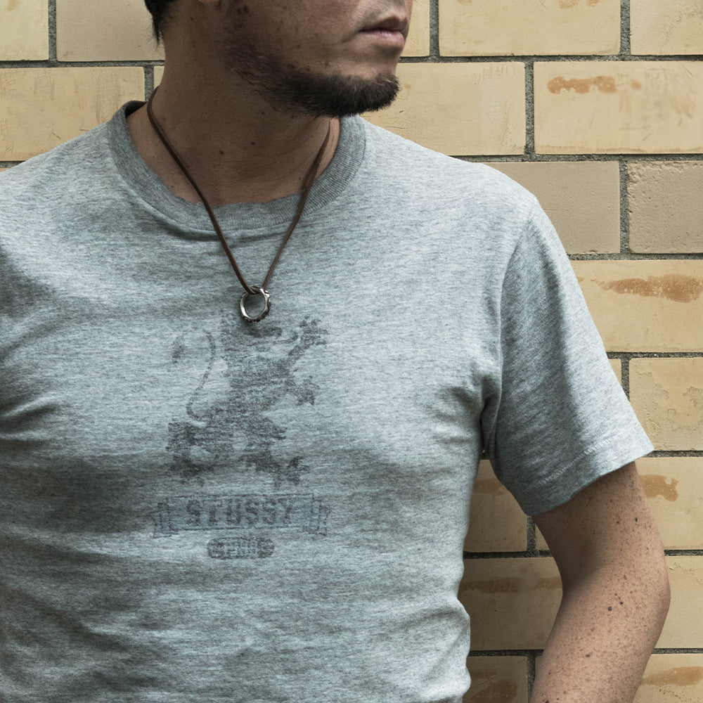 【本革スエードネックレス】指輪をネックレスに通す｜選べる長さ＆カラー｜金属アレルギー対応｜ペア・ギフトにも最適｜USA製レザーコード (メンズ)